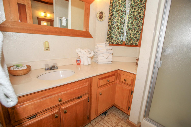 Bedroom 3, Cardinal Ridge - Rustic cabin with stellar outdoor features! Wrap-around deck and large yard!, San Bernardino