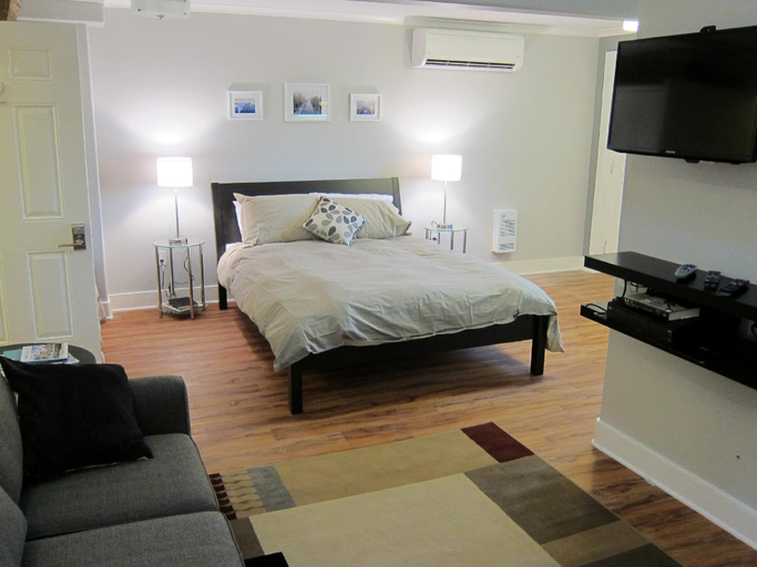 Bedroom 2, Merrickville Guest Suites, Leeds and Grenville