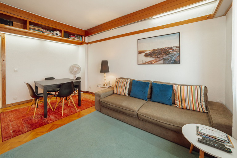 Room 4, Downtown Classic With Terrace by Vacationy, Porto