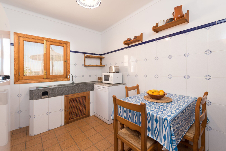 Room 2, H Rreo in Campos With 3 Bedrooms and 2 Bathrooms, Baleares