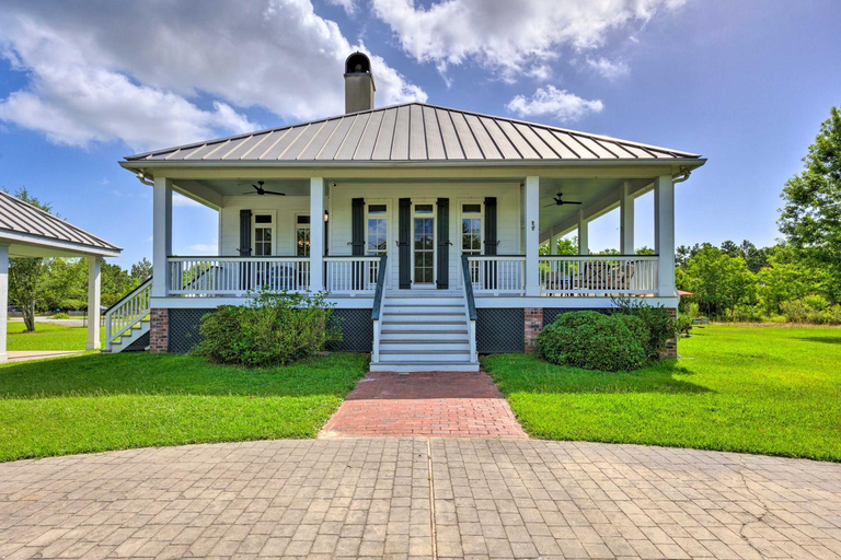 Exterior & Views