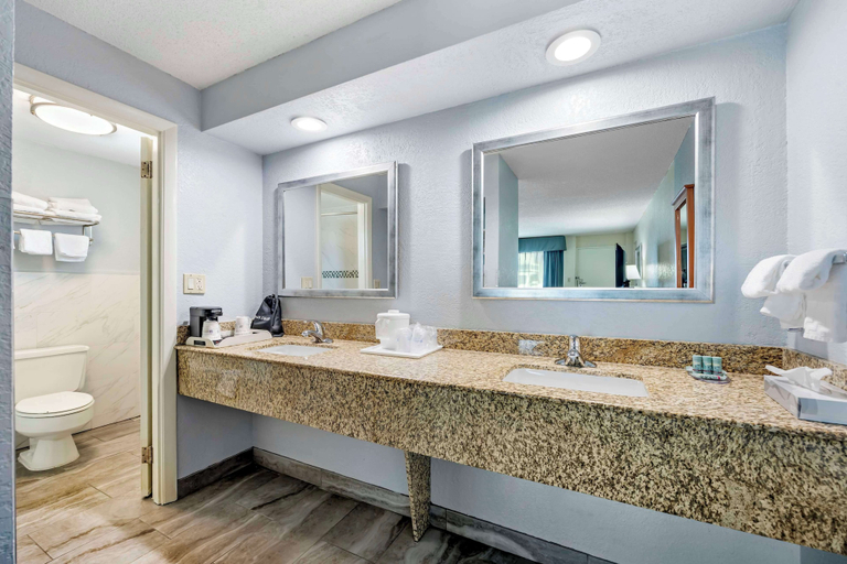 Bathroom 5, Best Western Thunderbird Motel, Putnam