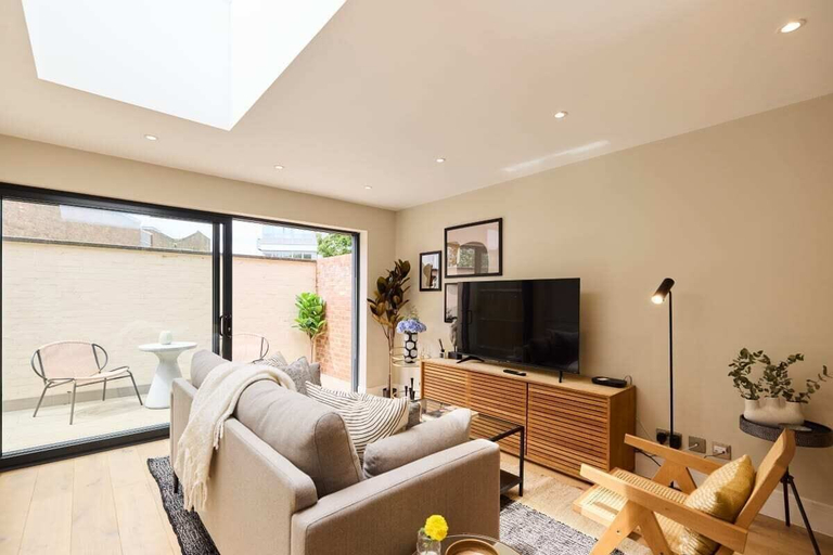 Exterior & Views 2, The Brixton Hill Place - Exquisite 2bdr Flat With Terrace, London