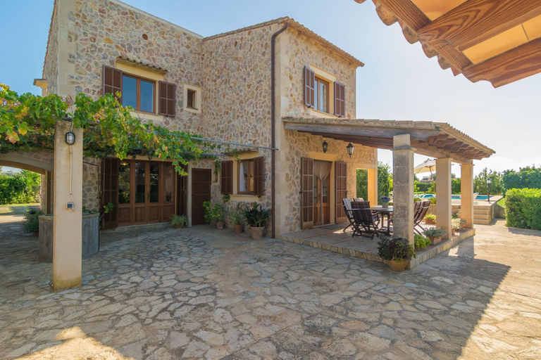 Room 5, Can Tut in Campanet With 3 Bedrooms and 2 Bathrooms, Baleares