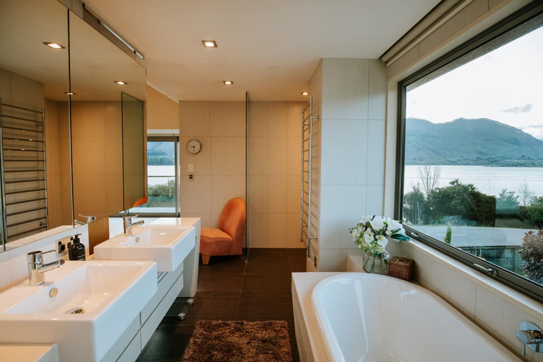Bathroom, Lakeside Rd - Lake Views - Sleeps 10, Queenstown-Lakes