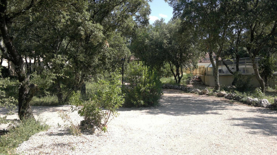 Others 2, A l'Est d'Uzes, Gard