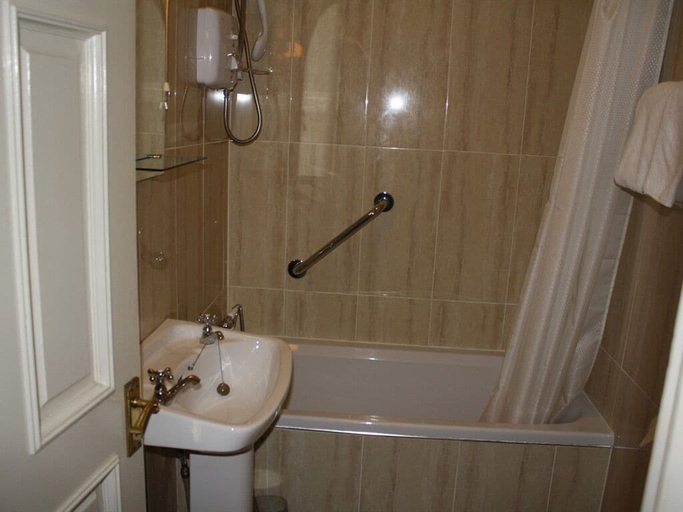 Bathroom 4, Woodhill House