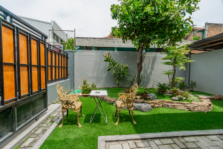 Exterior & Views 5, OYO 93526 Cut Nyadin Syariah, Kediri