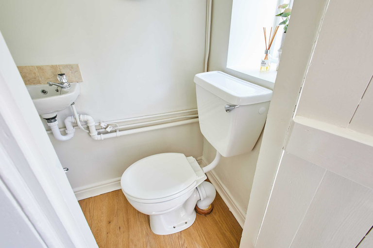 Bathroom 4, Host Stay May Cottage, Darlington