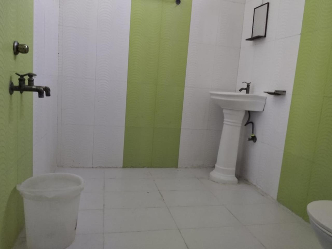 Bathroom 2, Vamoose Jhamku Palace, Jhalawar