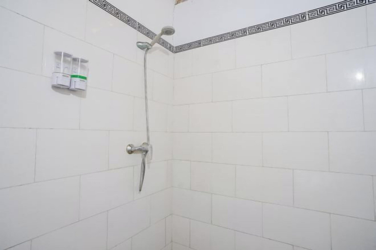 Bathroom 28