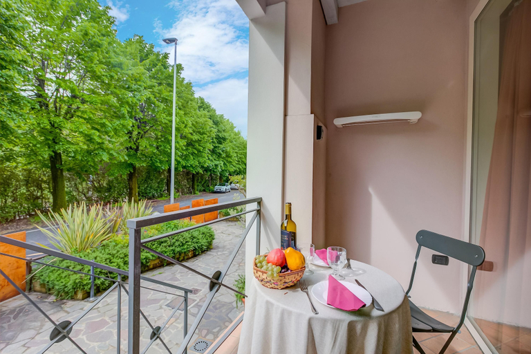 Room 4, Orange Apartment Desenzano With Wi-fi, Brescia