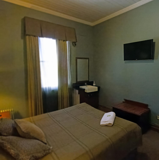 Bedroom 2, Royal Hotel Guyra, Guyra
