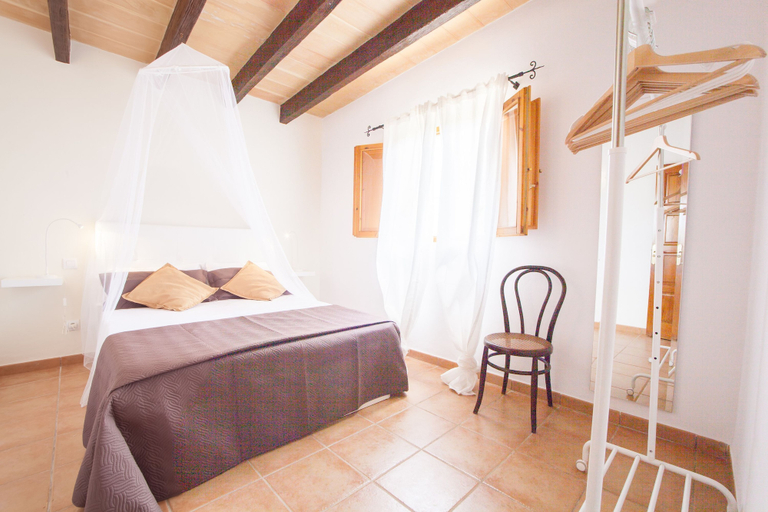 Room 2, Ses Canyes in Muro With 2 Bedrooms and 2 Bathrooms, Baleares