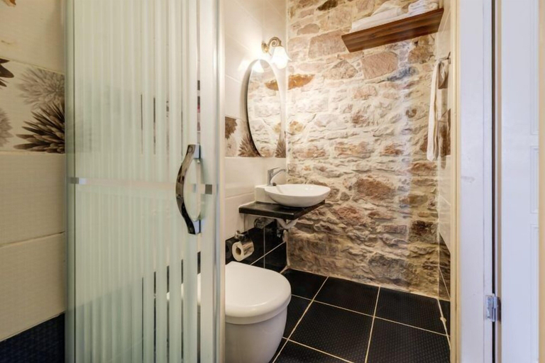 Bathroom, Avlu Cunda, Ayvalık