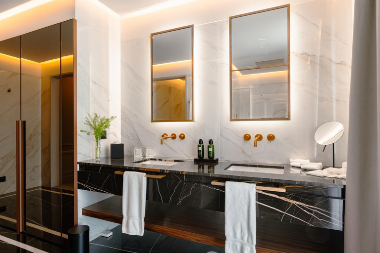 Bathroom 22