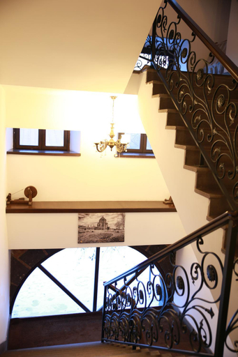 Others 4, Cheltikov Hotel, Merkez