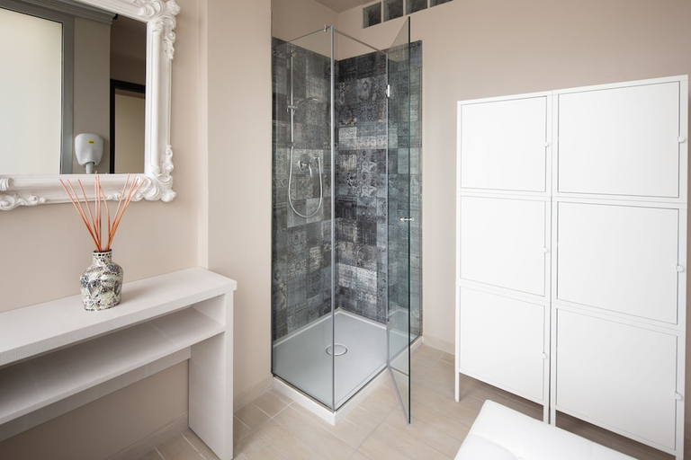 Bathroom 4, Ascot, Rimini