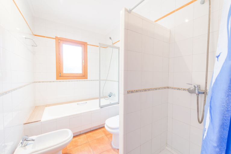 Room 4, Sa Conca in Manacor With 6 Bedrooms and 4 Bathrooms, Baleares