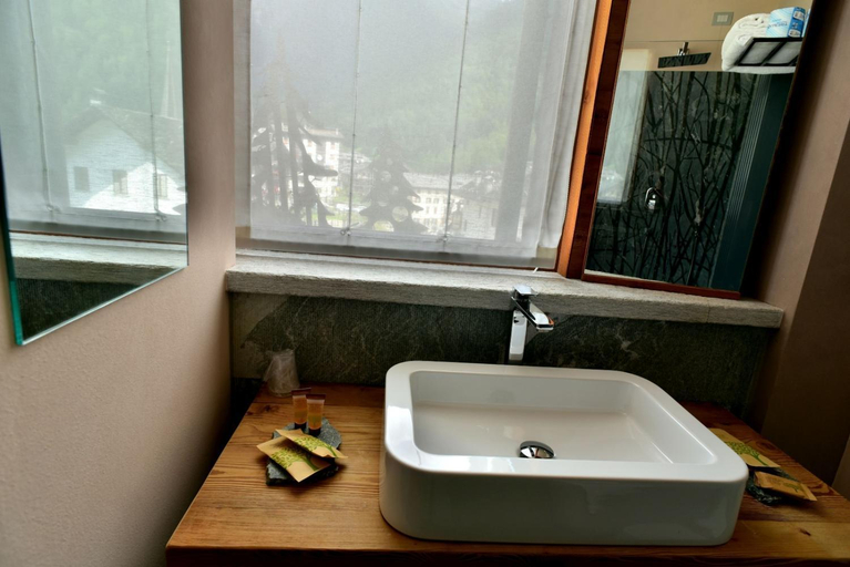 Bathroom 12
