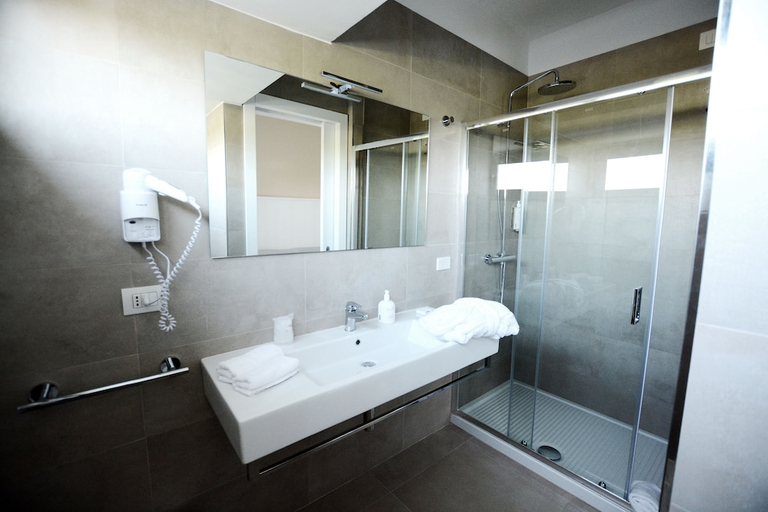 Bathroom 4, VOI Alimini Resort, Lecce