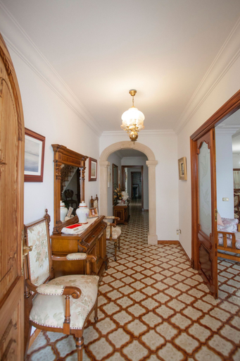 Room 2, Roses in Alc dia With 4 Bedrooms and 2 Bathrooms, Baleares