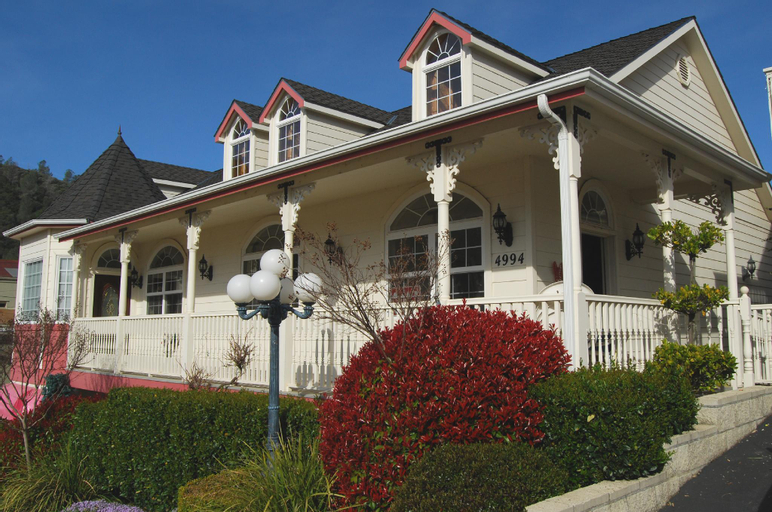 Exterior & Views