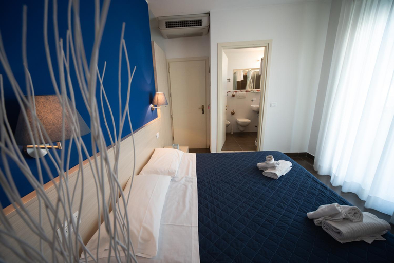 Bedroom 2, Hotel Alabama, Rimini