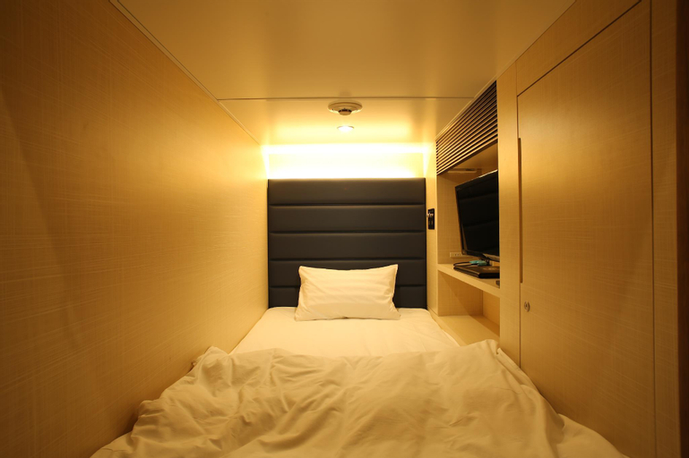 Bedroom 13