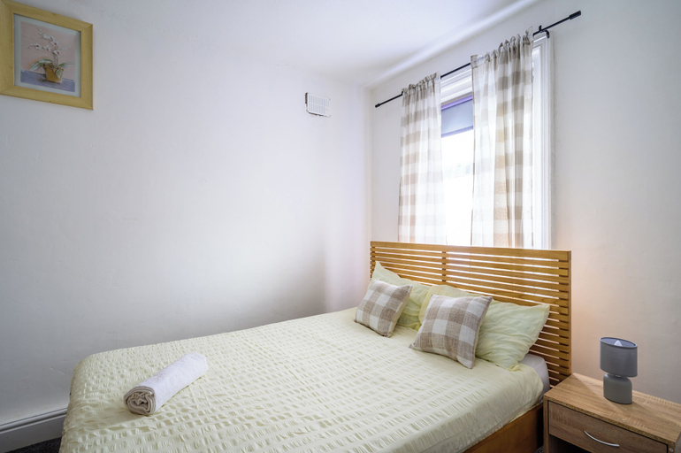Bedroom 3, Seaside - House - Sleeps 10 - Parking - Garden, Blackpool
