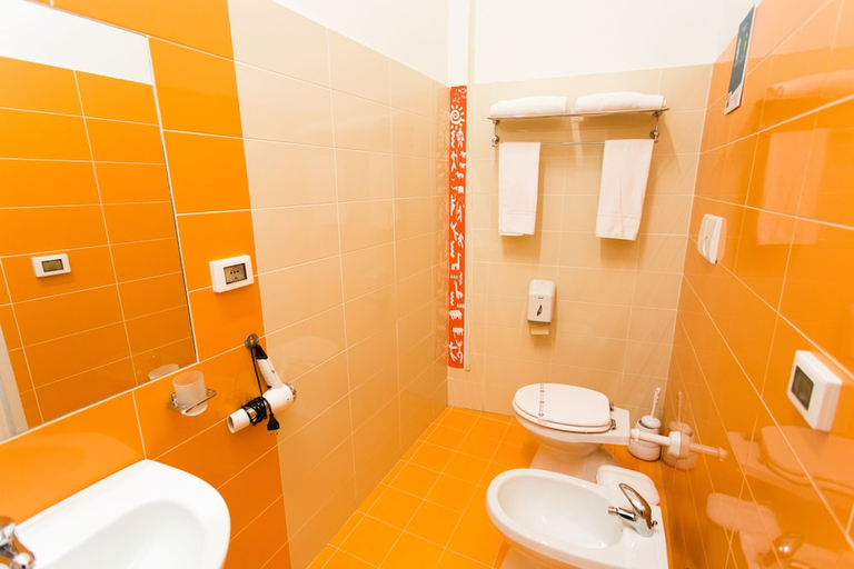 Bathroom 2, A Casa Di Amici, Palermo