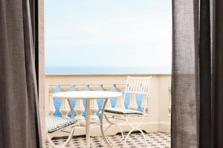 Exterior & Views 9