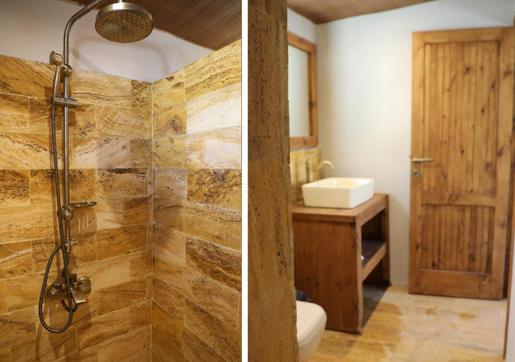 Bathroom 3, Rum Planet Camp, Quaira