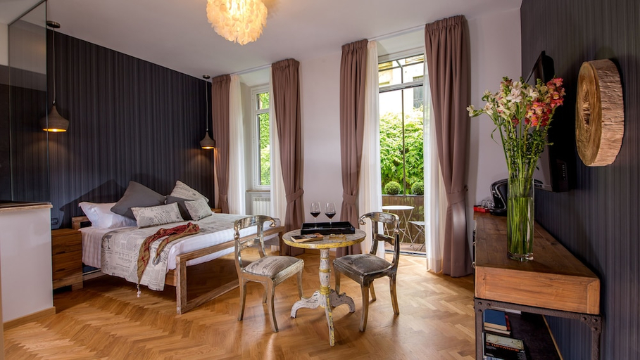Others 5, Qt Suites Roma, Rome