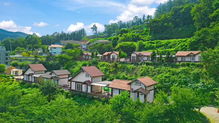 Others 2, Gapyeong Between Sky and Earth Pension, Gapyeong