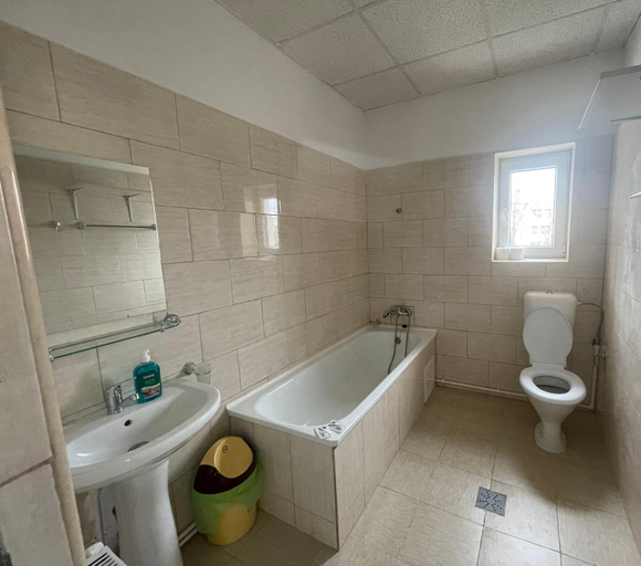 Others 3, Studio Rentals, Onesti