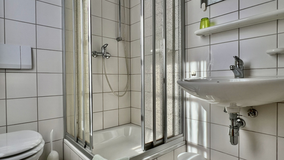 Bathroom 3, Bürgerhaus Zum Paradies - Pension, Schmalkalden-Meiningen
