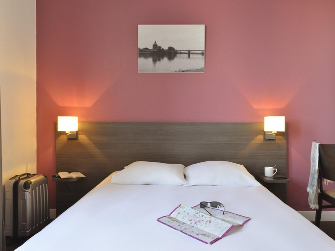 Bedroom 3, Aparthotel Adagio Access Toulouse Saint Cyprien, Haute-Garonne