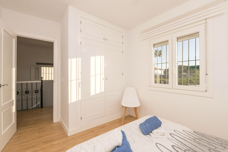 Room 4, Villa Del Sol in Poblado Sancti Petri, Cádiz