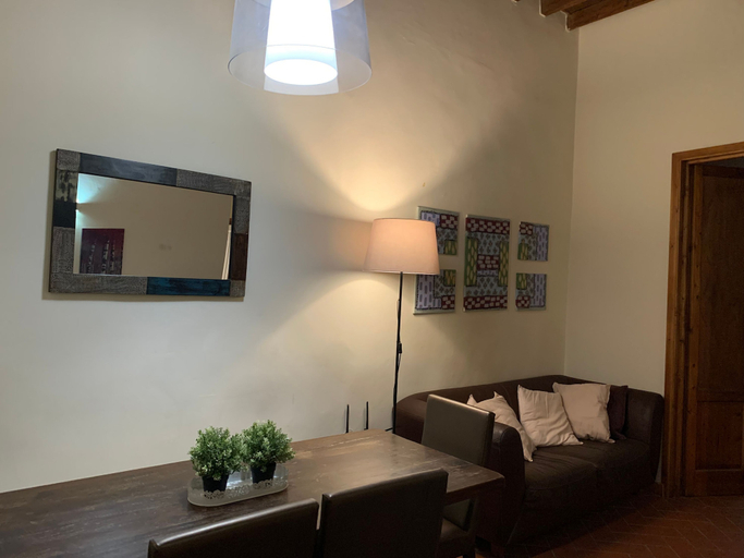Room 5, Sdrucciolo dei Pitti First Floor, Florence
