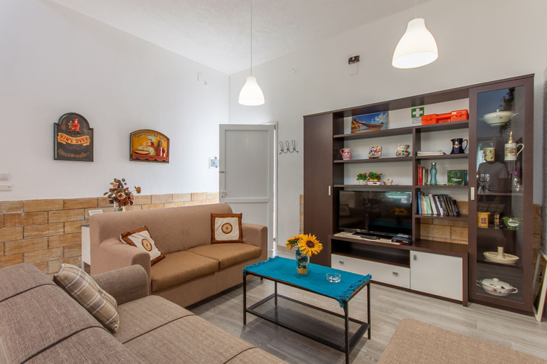 Room 2, Alcamo Pool House in Alcamo Marina, Trapani