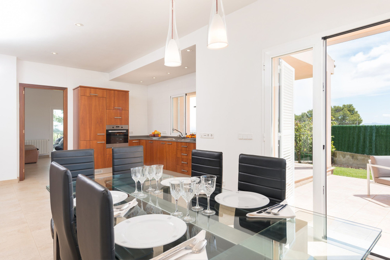 Room 2, Talaiot 25 in Inca With 4 Bedrooms and 3 Bathrooms, Baleares