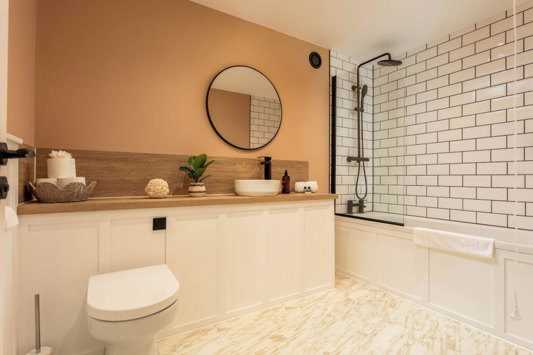 Bathroom 4, Wellington Lodge - Donnini Apartments, South Ayrshire