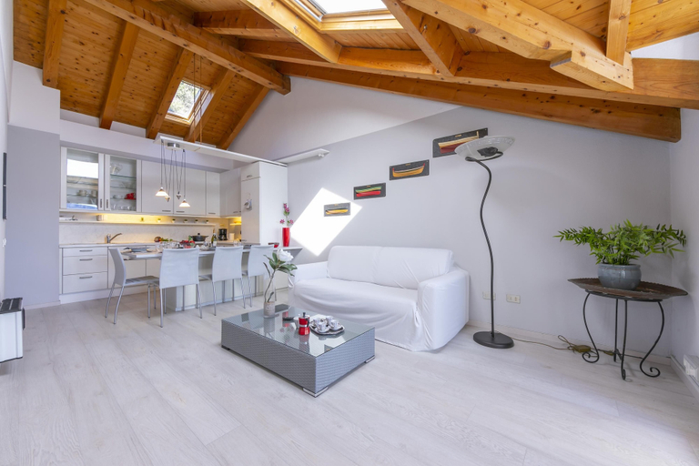 Room 4, Blu Lake Apartment on Ghiffa Beach, Verbano-Cusio-Ossola