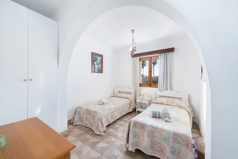Room 5, Xarus 2 in Alc dia With 4 Bedrooms and 2 Bathrooms, Baleares