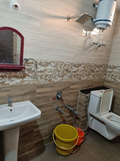 Bathroom 5, Sri vishnu krupa lodging, Hassan