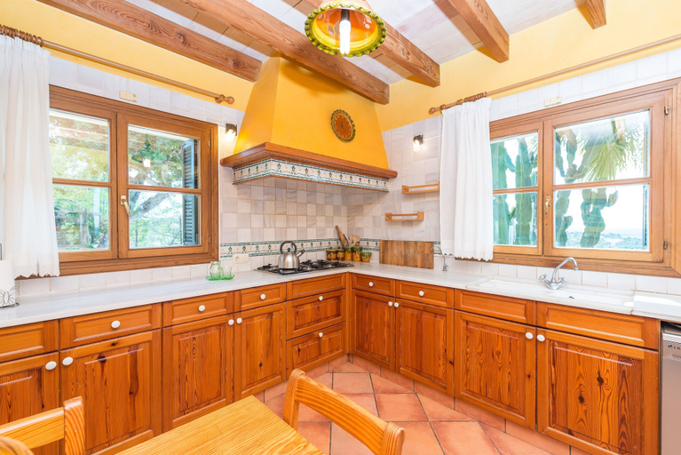 Room 5, Es Pinar in Alar With 4 Bedrooms and 4 Bathrooms, Baleares