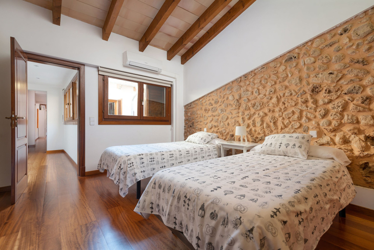 Room 3, Can Pu a Sa Pobla, Baleares