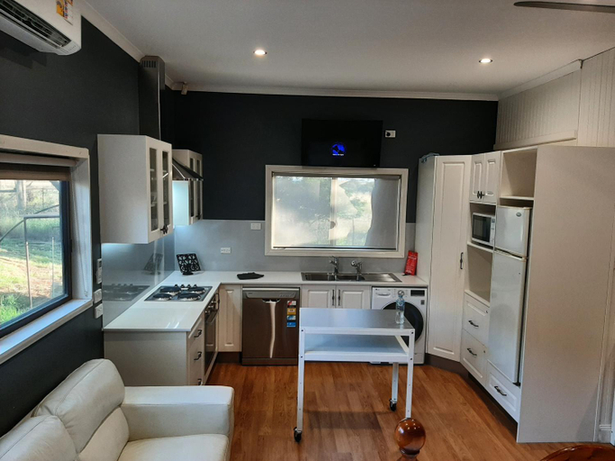 Others 4, Maple Leaf Cottage, Dubbo - Pt B