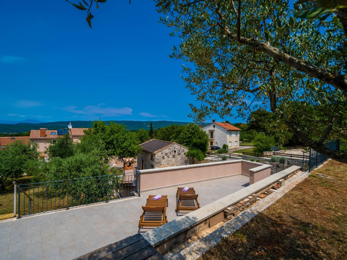 Exterior & Views 2, Villa in Rakalj Near Secluded Beaches, Marčana